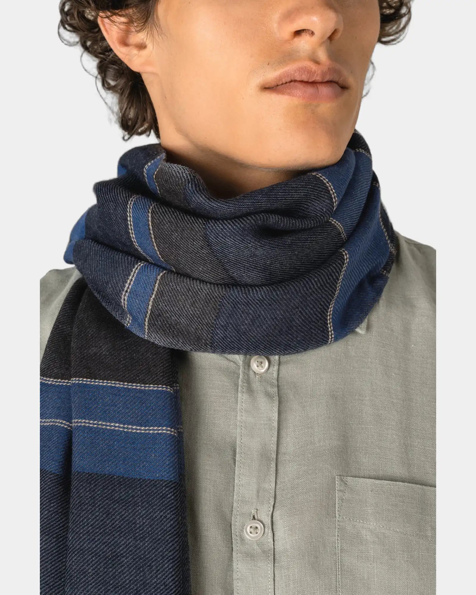 Custom reversible woven scarf with contrast stripes - 2
